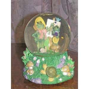  Musical Snow Globe `Enchanted Frogs Painting