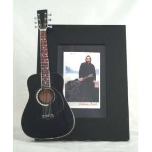  JOHNNY CASH Miniature Guitar Photo Frame Man in Black 