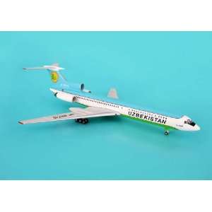  AVIATION200 Uzbekistan TU154M 1/200 Toys & Games