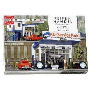  Tire Service Center w/Tow Truck Toys & Games