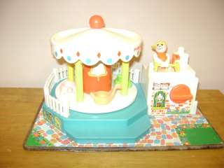 Vintage FISHER PRICE LITTLE PEOPLE MUSICAL MERRY GO ROUND PLAYSET Free 