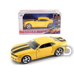    2006 Camaro Concept 1/32 Yellow Like Bumblebee Toys & Games