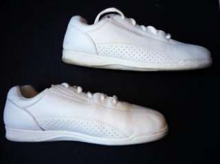 HOT LISTING COBBIE CUDDLERS White SNEAKERS Womens Shoes Size 9M FAST 