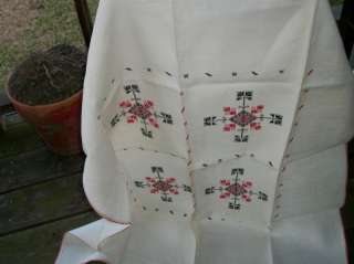 VINTAGE SMALL TABLECLOTH & NAPKINS CROSS STITCH GAMES  