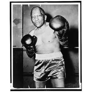  Jack Johnson, wearing boxing gloves and trunks,1946
