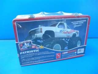 AMT 1/25 Scale USA 1 Monster Truck Special Edition with Lunchbox 