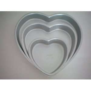 Wilton Heart Cake Pans    Set of 3    5.25. 7.25, 9.75 [measured at 