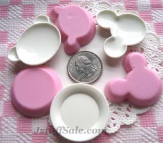includes 6 pieces of miniature plastic plates . The round shaped plate 