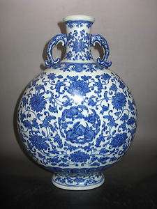 Chinese Antique blue white porcelain vase Qing Qianlong  