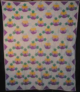 LOVELY 1930s APPLIQUED PANSY QUILT  