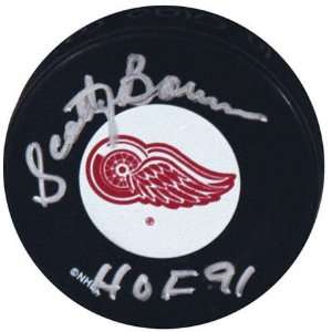  Scotty Bowman Autographed Detroit Red Wings Puck with HOF 