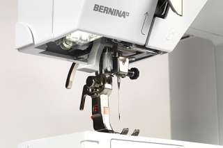 Top neue Bernina Nähmaschine B215 Display + LED Licht  