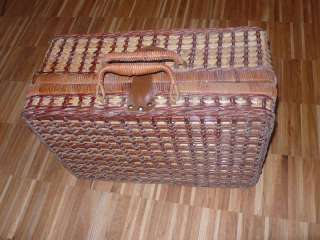 Picknickkorb Koffer Korb aus Weide inkl. Geschirr für 4 Personen in 