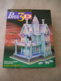 MILTON BRADLEY 3D PUZZLE VICTORIAN HOUSE 700 PIECES IN BOX  