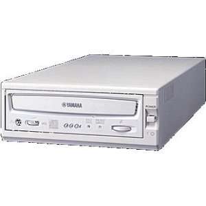 YAMAHA CRW8424SX 8 x External SCSI CD RW Drive. 8xSpeed Write, 4xSpeed 