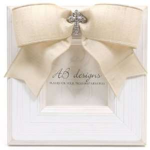  White & Ivory Small Cross Brooch 4x4 Frame