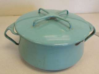 Neat old porcelain Dutch Oven straight out of the 60s. Porcelain has 