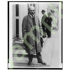  Gutzon Borglum, standing outside the White House   1926 