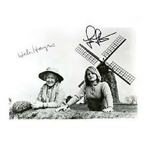  Jodie Foster / Helen Hayes Autographed / Signed 1977 Black 