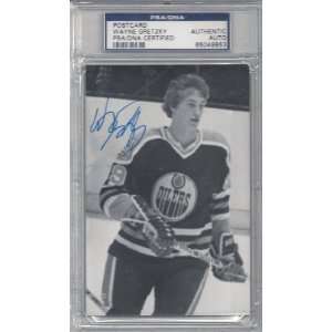Wayne Gretzky Autographed Postcard PSA/DNA Slabbed #65049853