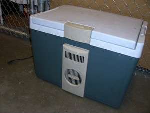 Rubbermaid Portable Refrigerator & Heater Chest Plugs Into Cigarette 