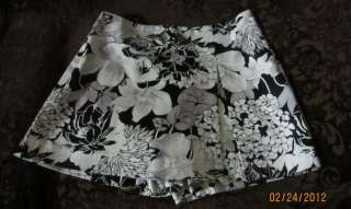 Womens CACHE Black & White Floral Skirt/ Skorts Size 4  